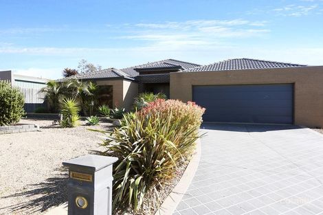Property photo of 8 Heytesbury Crescent Craigieburn VIC 3064