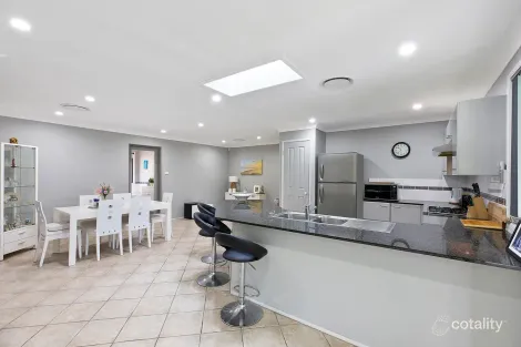 Property photo of 2 Greenhaven Circuit Woongarrah NSW 2259