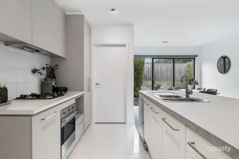 Property photo of 19 Paragon Way Waterways VIC 3195