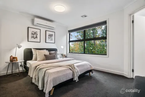 Property photo of 19 Paragon Way Waterways VIC 3195