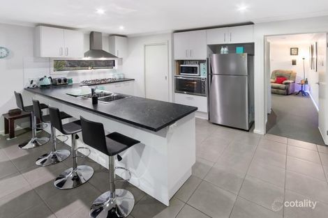 Property photo of 6 Phoenix Circuit Brookfield VIC 3338