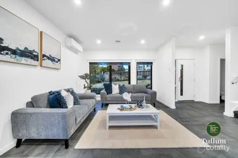 Property photo of 31 Vine Circuit Lynbrook VIC 3975