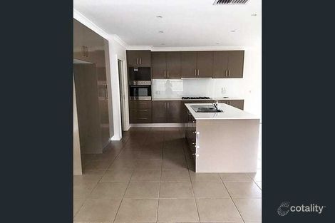 Property photo of 10 Huntingfield Drive South Morang VIC 3752