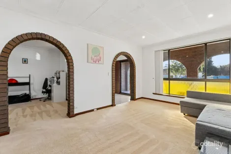 Property photo of 10 Farrell Place Noranda WA 6062