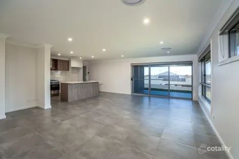 Property photo of 7 Parklands Way Orange NSW 2800