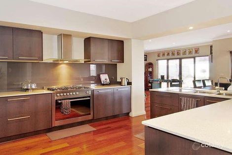 Property photo of 2 Viewbank Walk Caroline Springs VIC 3023