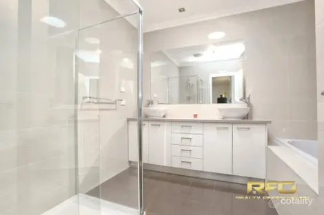 Property photo of 320 Furlong Road St Albans VIC 3021