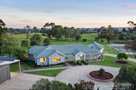 82 Highfield Dr, Langwarrin South, VIC 3911