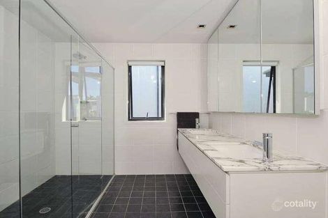 Property photo of 20 Shore Crescent Bulimba QLD 4171