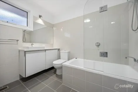 Property photo of 1/39 Holyrood Street Hampton VIC 3188