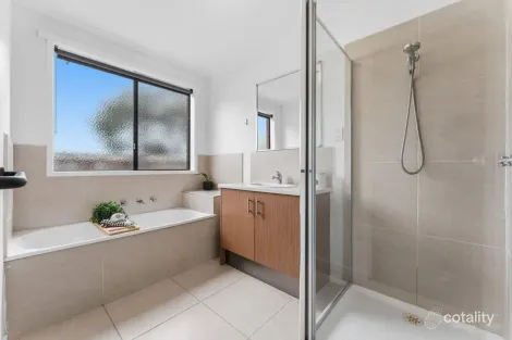 Property photo of 2 Lapis Street Koo Wee Rup VIC 3981