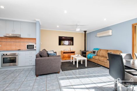 Property photo of 14 Moonah Avenue Nelson VIC 3292