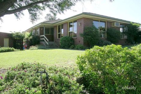 Property photo of 5 Zachary Hicks Crescent Endeavour Hills VIC 3802