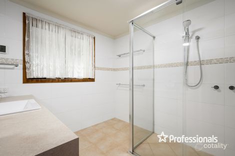 Property photo of 10 Hallawell Crescent Wodonga VIC 3690