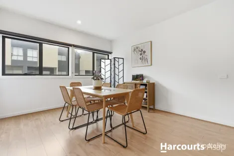 Property photo of 32 Kinsfolk Circuit Doveton VIC 3177