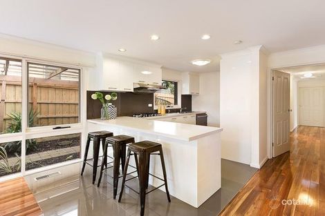 Property photo of 2/4 Kangaroo Road Murrumbeena VIC 3163