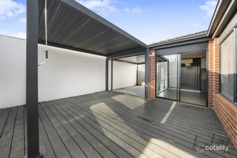 Property photo of 63 Streamside Drive Craigieburn VIC 3064