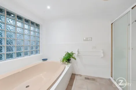 Property photo of 3 Jarrett Court Rowville VIC 3178