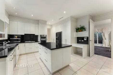 Property photo of 22 Powderham Road Caulfield North VIC 3161