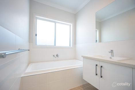 Property photo of 8 Maher Circuit Griffith NSW 2680