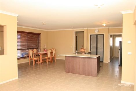 Property photo of 4 Hermitage Drive Tarneit VIC 3029