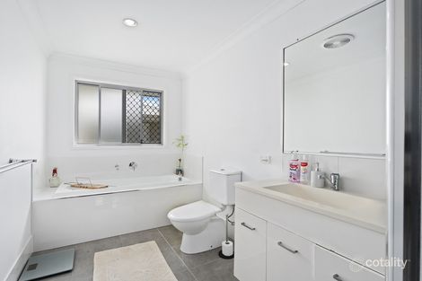 Property photo of 12 Rise Circuit Pacific Pines QLD 4211