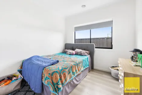 Property photo of 21 Heaton Street Tarneit VIC 3029