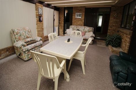 Property photo of 22 Cedrella Crescent Warabrook NSW 2304