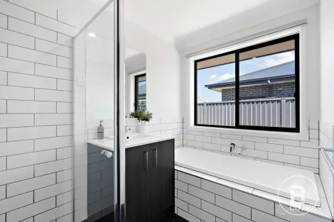 Property photo of 2 Offaly Street Alfredton VIC 3350