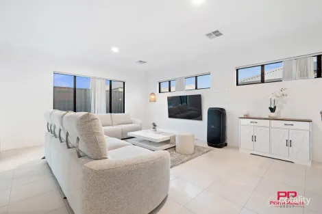 Property photo of 15 Cussington Way Ellenbrook WA 6069