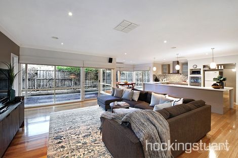 Property photo of 19 Parkmore Road Bentleigh East VIC 3165