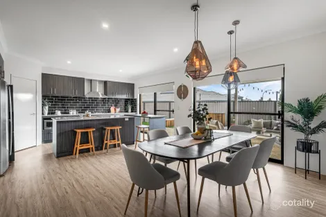 21 Calvera Gdns, Piara Waters, WA 6112