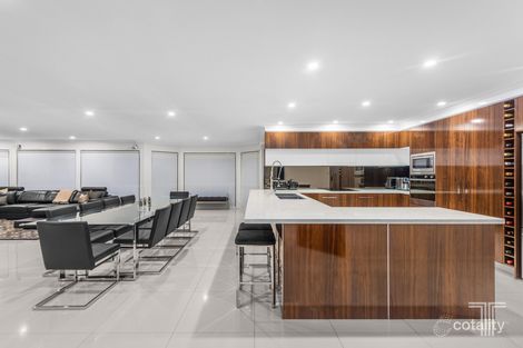 Property photo of 61 Coventry Circuit Carindale QLD 4152