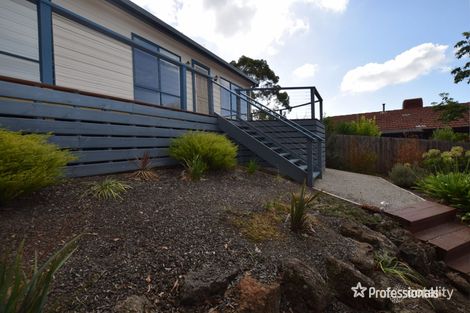 Property photo of 5 Naroo Road Mooroolbark VIC 3138