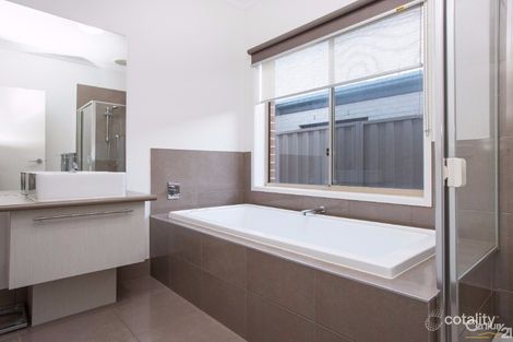 Property photo of 18 Hamish Avenue Pakenham VIC 3810