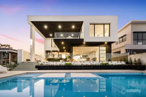 Property photo of 10 Rio Vista Boulevard Broadbeach Waters QLD 4218