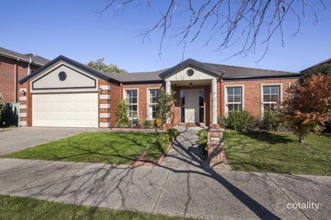 17 Faversham Ave, Lake Gardens, VIC 3355