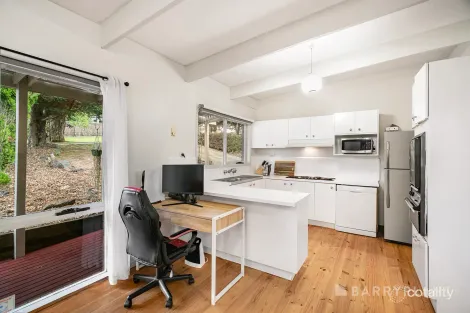 Property photo of 6 Buggyride Lane Chirnside Park VIC 3116