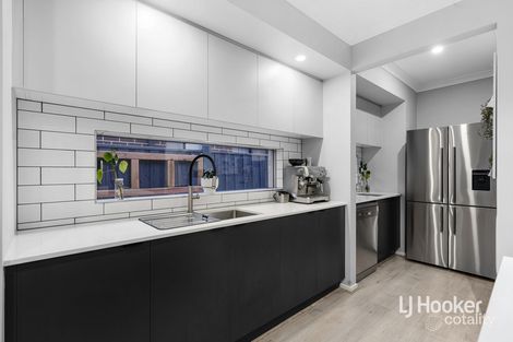Property photo of 8 Bay Way Point Cook VIC 3030
