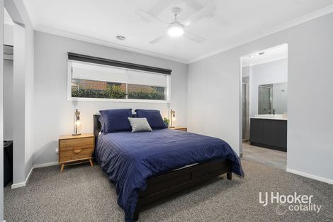 Property photo of 8 Bay Way Point Cook VIC 3030