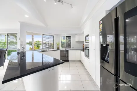Property photo of 180 Port Jackson Boulevard Clear Island Waters QLD 4226