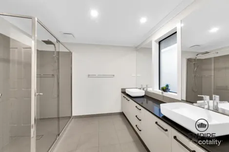 Property photo of 21 Tamarind Road Cranbourne North VIC 3977
