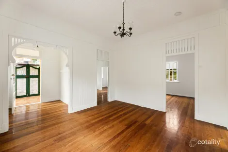 35 West St, Highgate Hill, QLD 4101