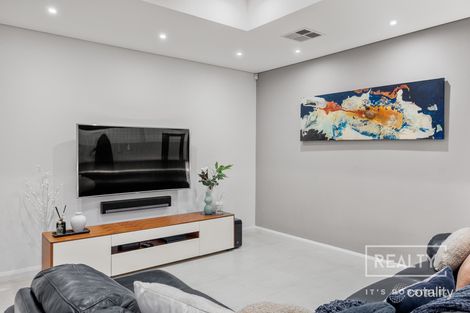 Property photo of 17 Yarrawarrah Mews Duncraig WA 6023