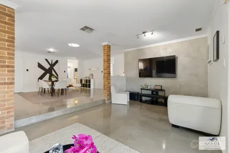 Property photo of 10 Opperman Place Middle Swan WA 6056