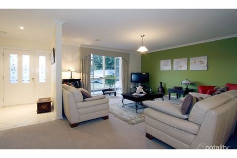 Property photo of 17 Greenaway Court Sale VIC 3850