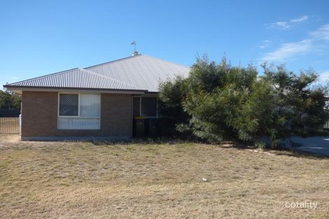 19 Vowles St, Miles, QLD 4415