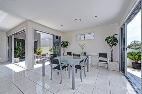 Property photo of 26 Quayside Drive Helensvale QLD 4212