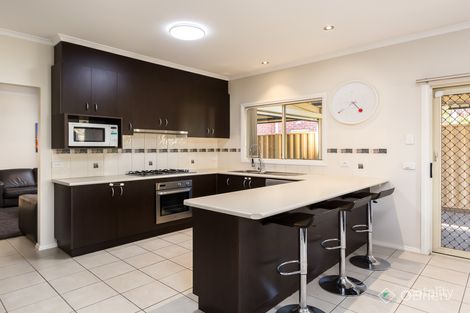 Property photo of 11 Hurlingham Place Caroline Springs VIC 3023