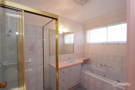 Property photo of 2/21 Mayfield Parade Strathdale VIC 3550